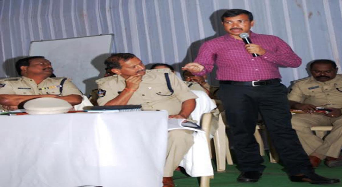 SP reviews Pushkaralu arrangements.